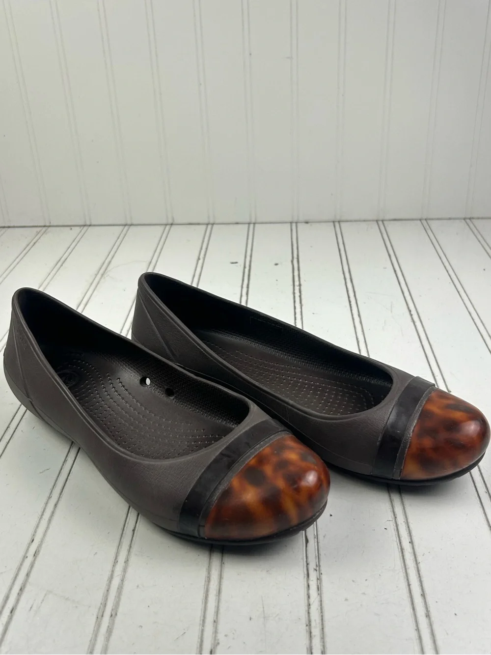 Crocs Brown Vintage Cap Toe Tortoise Lightweight Flats Women’s Size 8